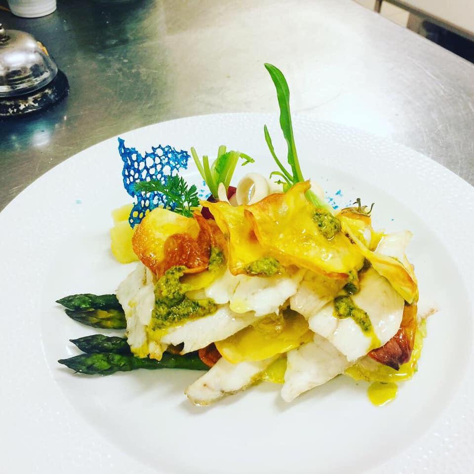 Millefoglie di branzino con patate e asparagi