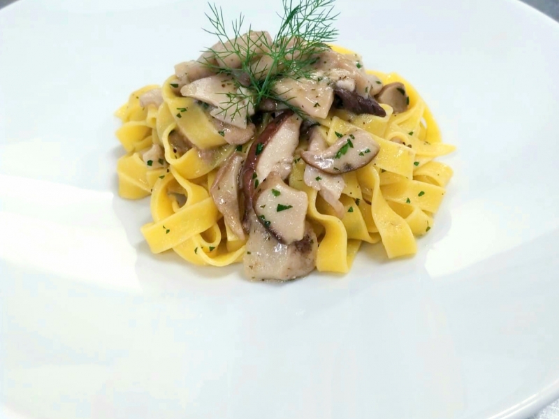 Tagliatelle con funghi porcini